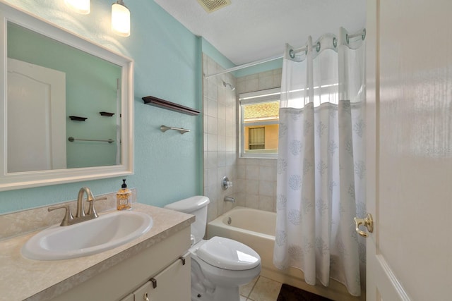 4022 Valrico Grove Dr, Valrico, FL 33594 - full bath featuring shower / bath combo with shower curtain, toilet, and vanity