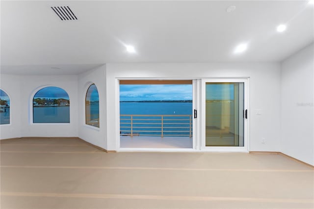 unfurnished room featuring recessed lighting, visible vents, and baseboards