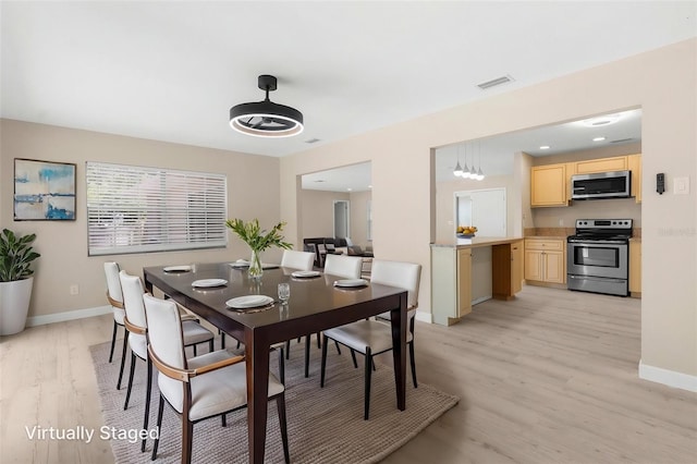 dining space featuring light wood finished floors, recessed lighting, visible vents, and baseboards