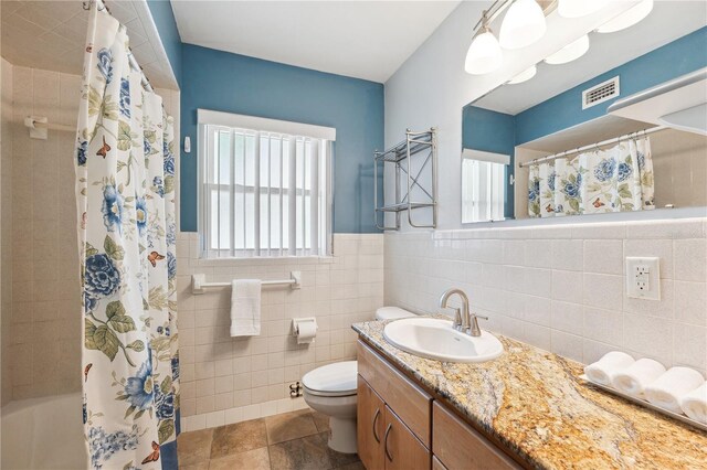 505 S Larry Cir, Brandon, FL 33511 - full bath with toilet, tile walls, vanity, and wainscoting