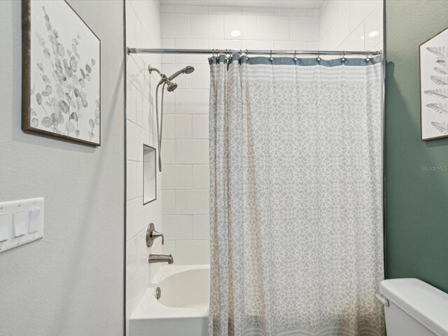 full bath with toilet and shower / bathtub combination with curtain
