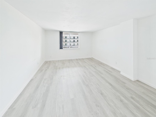 201 W Laurel St Unit 504B, Tampa, FL 33602 - spare room featuring light wood finished floors and baseboards
