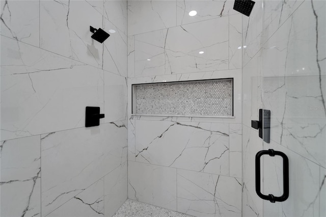 935 Chipaway Dr, Apollo Beach, FL 33572 - full bathroom featuring tiled shower