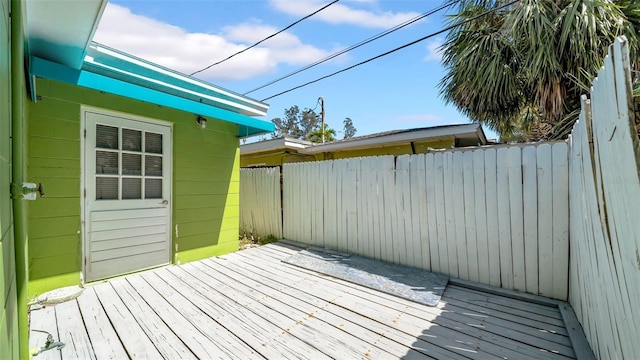 121 86th Ter, Treasure Island, FL 33706 - wooden deck with fence