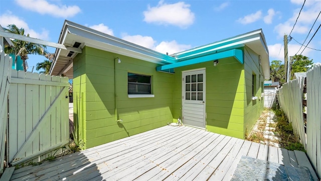 121 86th Ter, Treasure Island, FL 33706 - wooden deck with fence