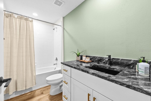 10333 Scarlet Skimmer Dr, Riverview, FL 33578 - bathroom featuring wood finished floors, shower / tub combo, vanity, and a textured wall