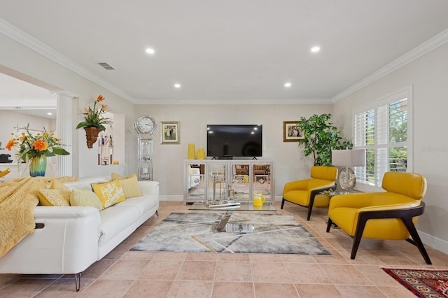 living room with crown molding, recessed lighting, visible vents, and baseboards