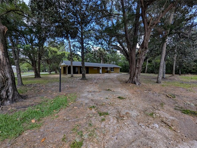 view of front of house with driveway