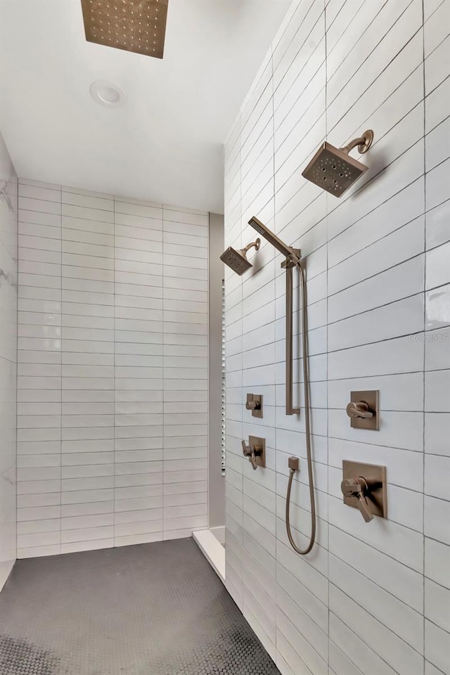 full bathroom featuring a tile shower