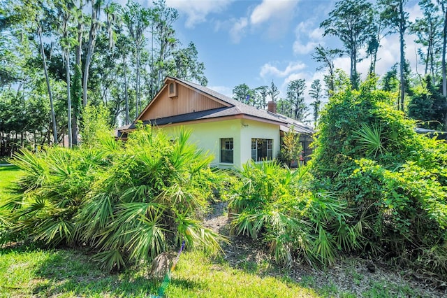 10 Greenhaven Cir, Oldsmar, FL 34677 - view of side of home featuring stucco siding