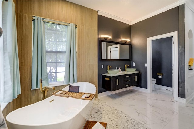 655 Whisper Woods Dr, Lakeland, FL 33813 - full bath with baseboards, toilet, a soaking tub, and plenty of natural light