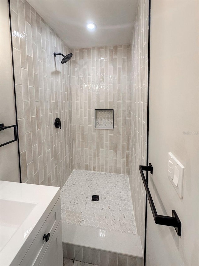 7494 7th St N, Saint Petersburg, FL 33702 - bathroom with recessed lighting and a tile shower
