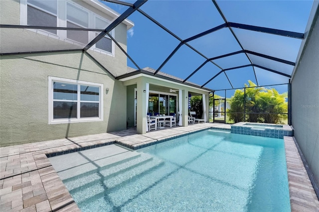 5814 Silver Sun Dr, Apollo Beach, FL 33572 - view of swimming pool featuring a patio, a pool with connected hot tub, and a lanai