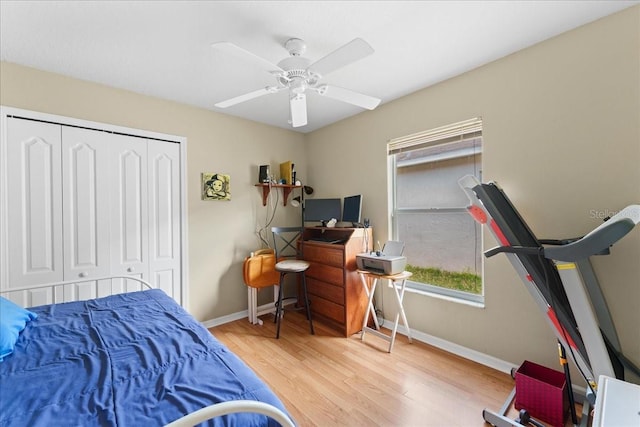 7235 Sharpsburg Blvd, New Port Richey, FL 34653 - bedroom featuring baseboards, a ceiling fan, wood finished floors, and a closet