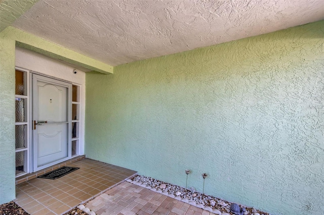 view of exterior entry featuring stucco siding