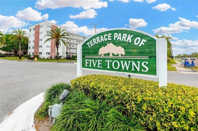 5660 80th St N Unit C101, Saint Petersburg, FL 33709 - view of community sign