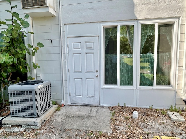 2020 World Parkway Blvd Unit 14, Clearwater, FL 33763 - entrance to property featuring cooling unit