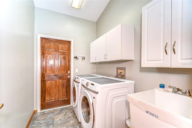 laundry room with a sink, baseboards, cabinet space, and washer and clothes dryer