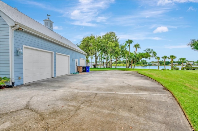16470 Oakview Cir, Alva, FL 33920 - garage with a water view