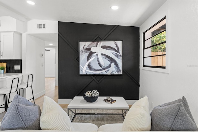 dining area featuring visible vents, recessed lighting, baseboards, and light wood-style floors