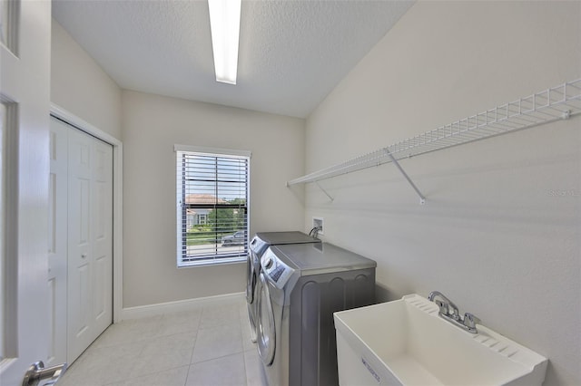 11909 Climbing Fern Ave, Riverview, FL 33579 - laundry area featuring laundry area, independent washer and dryer, a sink, baseboards, and a textured ceiling