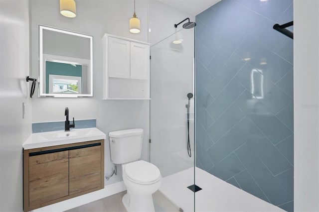 1045 22nd Ave N, Saint Petersburg, FL 33704 - full bathroom with vanity, a tile shower, and toilet