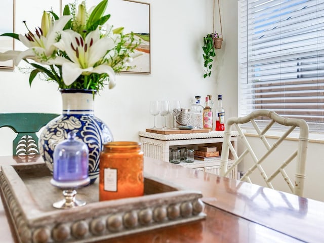 1700 25th St N, Saint Petersburg, FL 33713 - interior space with a dry bar