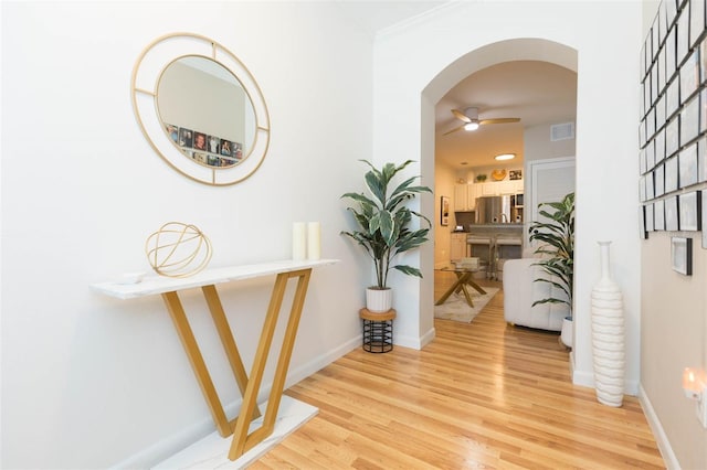 10473 Villa View Cir, Tampa, FL 33647 - corridor featuring arched walkways, baseboards, light wood finished floors, and visible vents