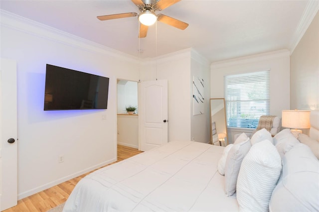 10473 Villa View Cir, Tampa, FL 33647 - bedroom with light wood-style floors, baseboards, crown molding, and ceiling fan