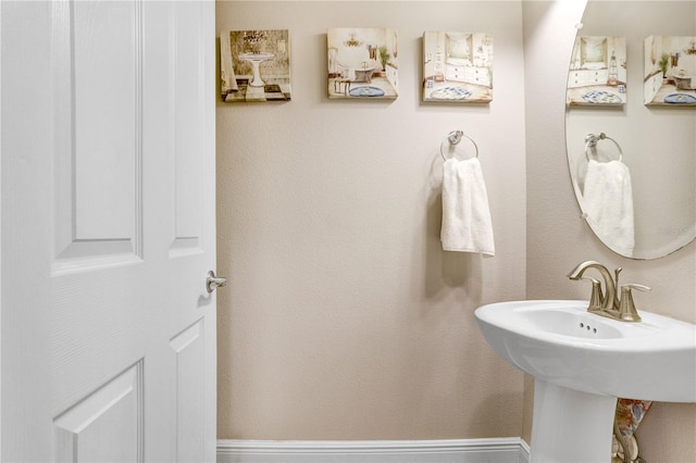 3243 Watermark Dr, Wesley Chapel, FL 33544 - bathroom featuring a sink