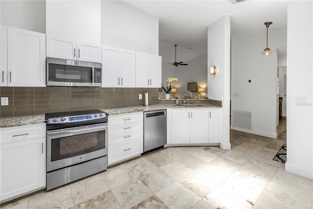 kitchen featuring backsplash, stainless steel appliances, a ceiling fan, and visible vents
