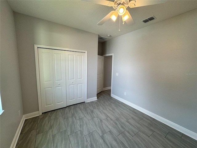 unfurnished bedroom featuring baseboards, visible vents, a ceiling fan, and a closet