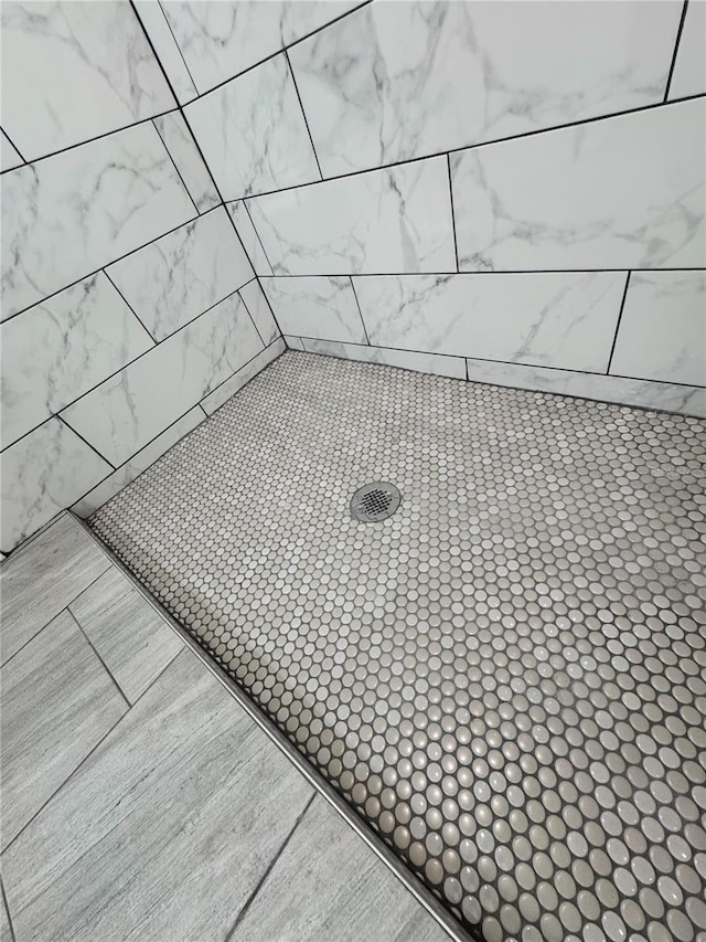 details featuring a tile shower