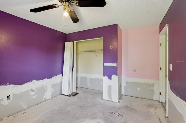 unfurnished bedroom featuring a closet and a ceiling fan