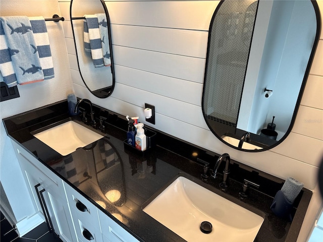 926 Eagle Ln, Apollo Beach, FL 33572 - bathroom with double vanity and a sink