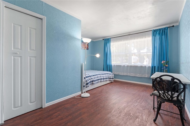 1099 7th Ave NE, Largo, FL 33770 - bedroom featuring baseboards, a textured wall, and wood finished floors