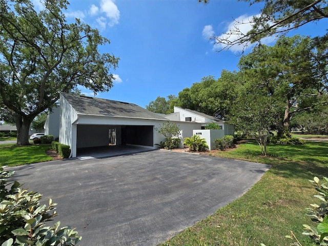 4175 Northmeadow Cir Unit 4175, Tampa, FL 33618 - view of side of home featuring a yard, driveway, and stucco siding