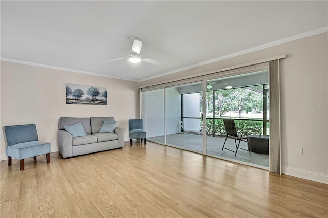 4175 Northmeadow Cir Unit 4175, Tampa, FL 33618 - living area featuring crown molding, light wood-style floors, baseboards, and a ceiling fan