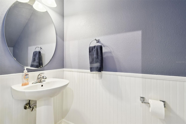 bathroom with wainscoting