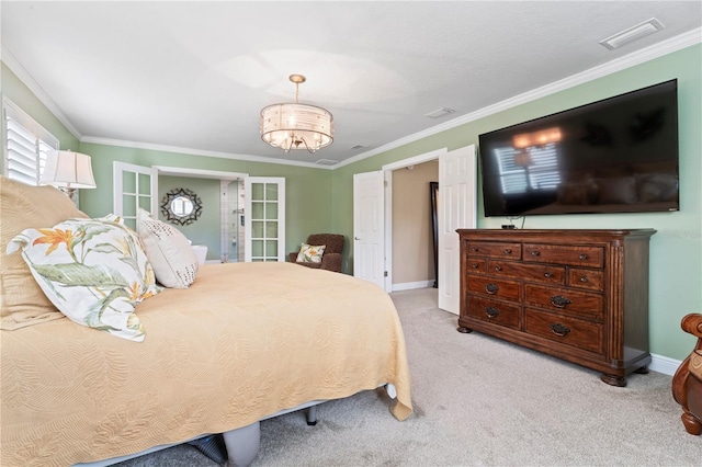 2701 W Bay Ave, Tampa, FL 33611 - carpeted bedroom featuring visible vents, baseboards, crown molding, and an inviting chandelier