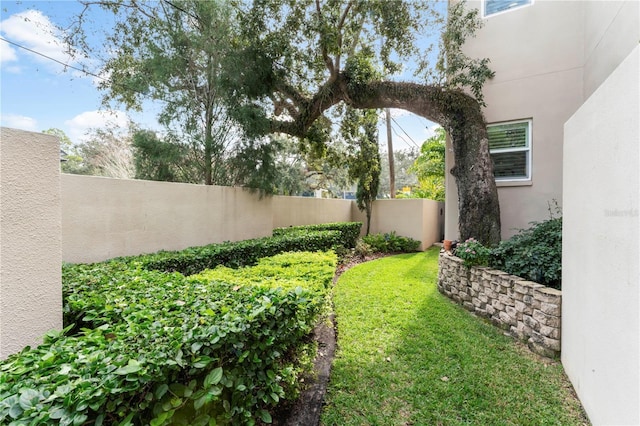 2701 W Bay Ave, Tampa, FL 33611 - view of yard with fence