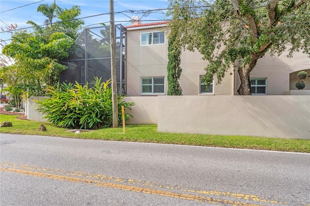 2701 W Bay Ave, Tampa, FL 33611 - view of side of home featuring a lanai and stucco siding