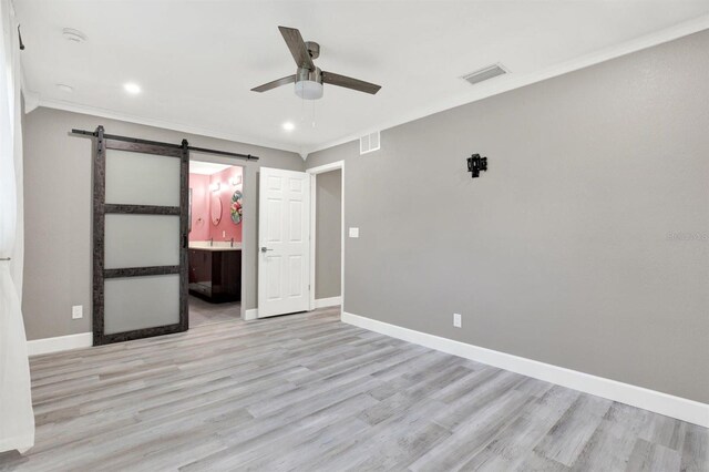 4310 S Coolidge Ave, Tampa, FL 33611 - unfurnished bedroom featuring visible vents, light wood-style floors, baseboards, recessed lighting, and a barn door