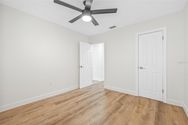 unfurnished bedroom featuring light wood-style flooring, baseboards, and ceiling fan