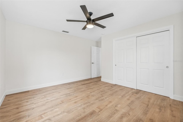 unfurnished bedroom featuring light wood-type flooring, baseboards, a closet, and ceiling fan