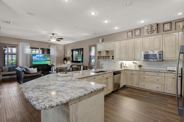 4085 Arlington Dr, Palm Harbor, FL 34685 - photo 16