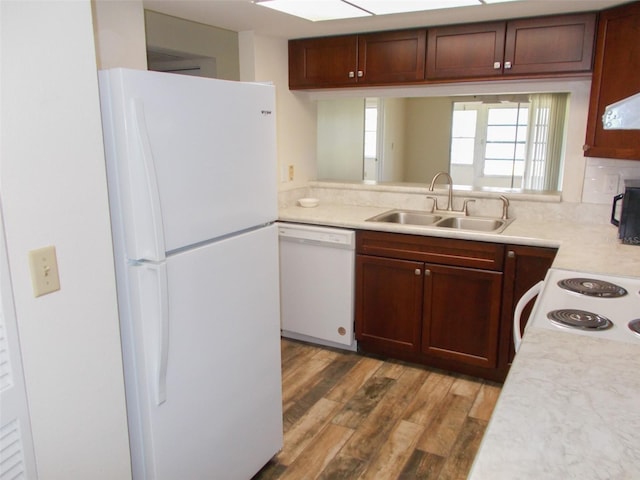 3311 Teeside Dr, New Port Richey, FL 34655 - kitchen with a sink, light countertops, light wood finished floors, and white appliances