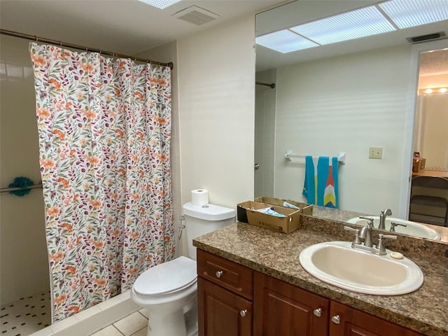 3311 Teeside Dr, New Port Richey, FL 34655 - full bath featuring visible vents, tile patterned flooring, curtained shower, vanity, and toilet