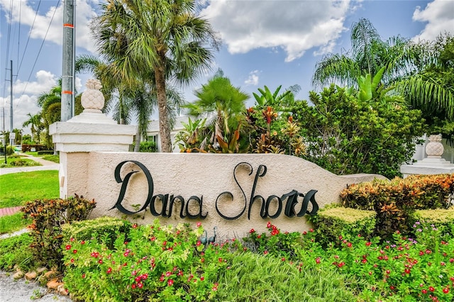 view of community / neighborhood sign