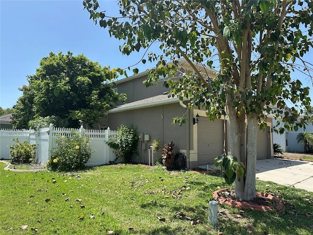 2820 Pankaw Ln, Valrico, FL 33596 - view of property exterior featuring stucco siding, a garage, and concrete driveway